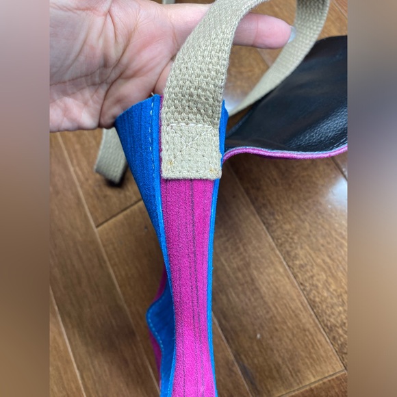 Small handmade suede crossbody bag in pink and blue. - Picture 4 of 10